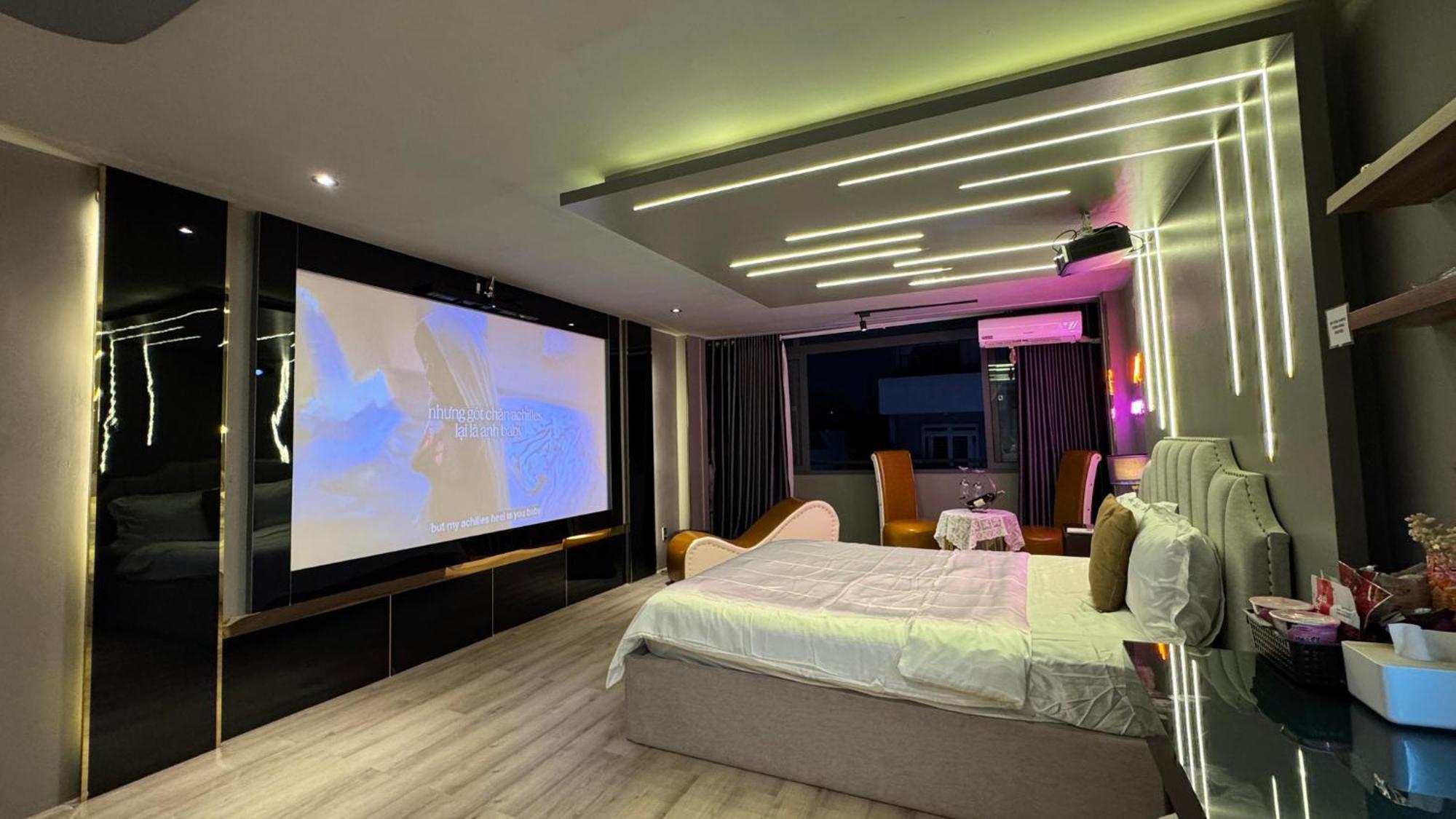 M&H Cinema Hotel Ho Chi Minh-stad Buitenkant foto