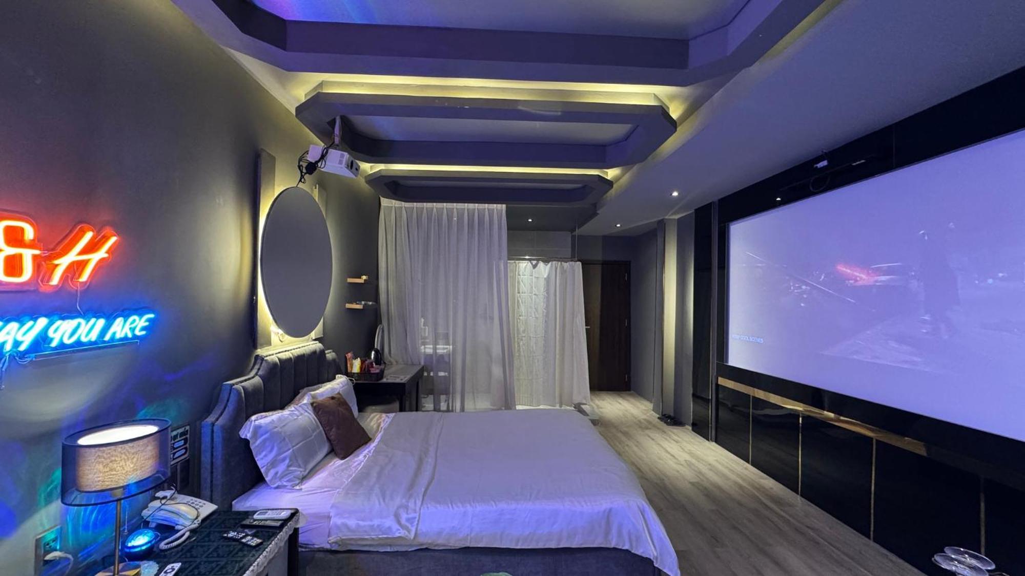 M&H Cinema Hotel Ho Chi Minh-stad Buitenkant foto