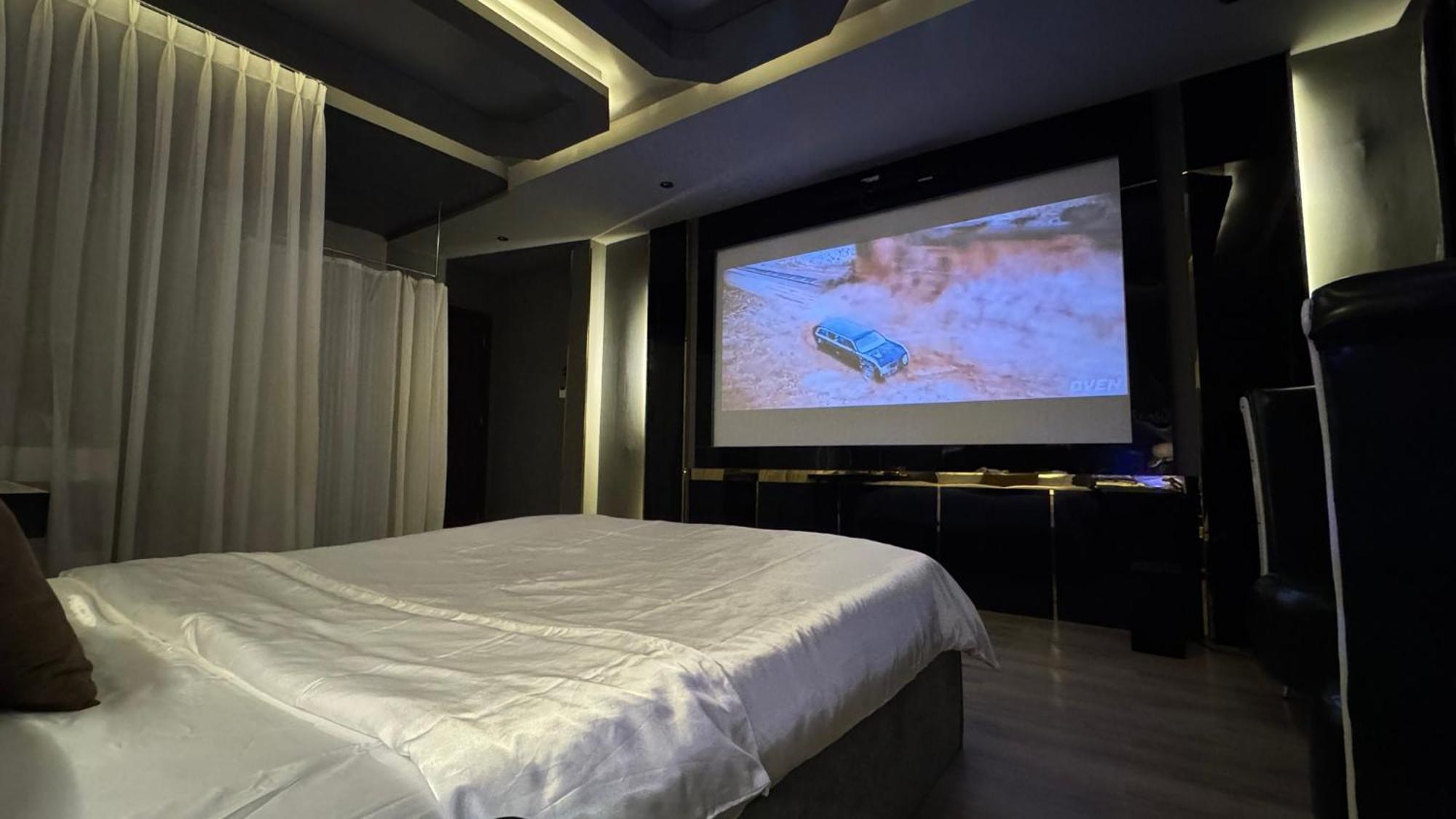 M&H Cinema Hotel Ho Chi Minh-stad Buitenkant foto