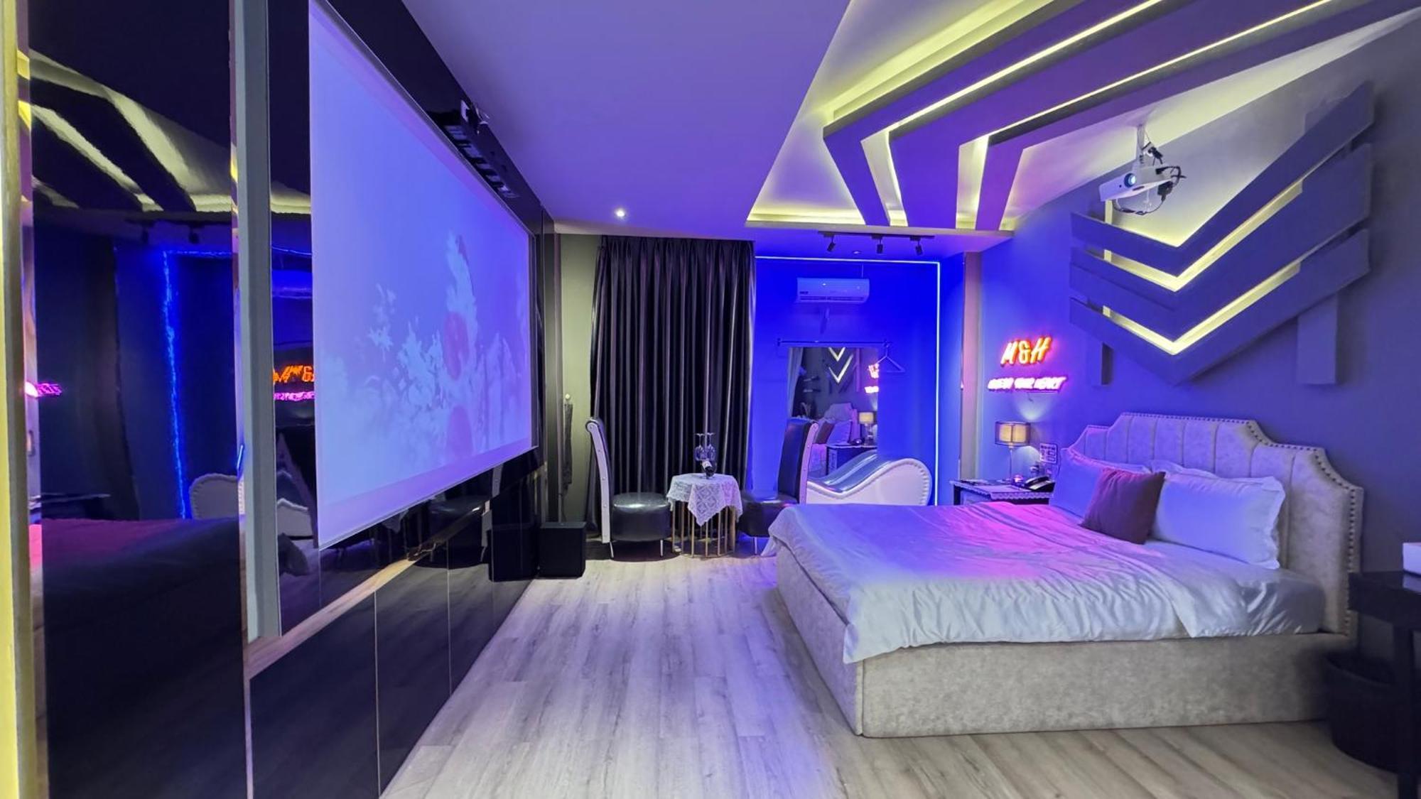 M&H Cinema Hotel Ho Chi Minh-stad Buitenkant foto