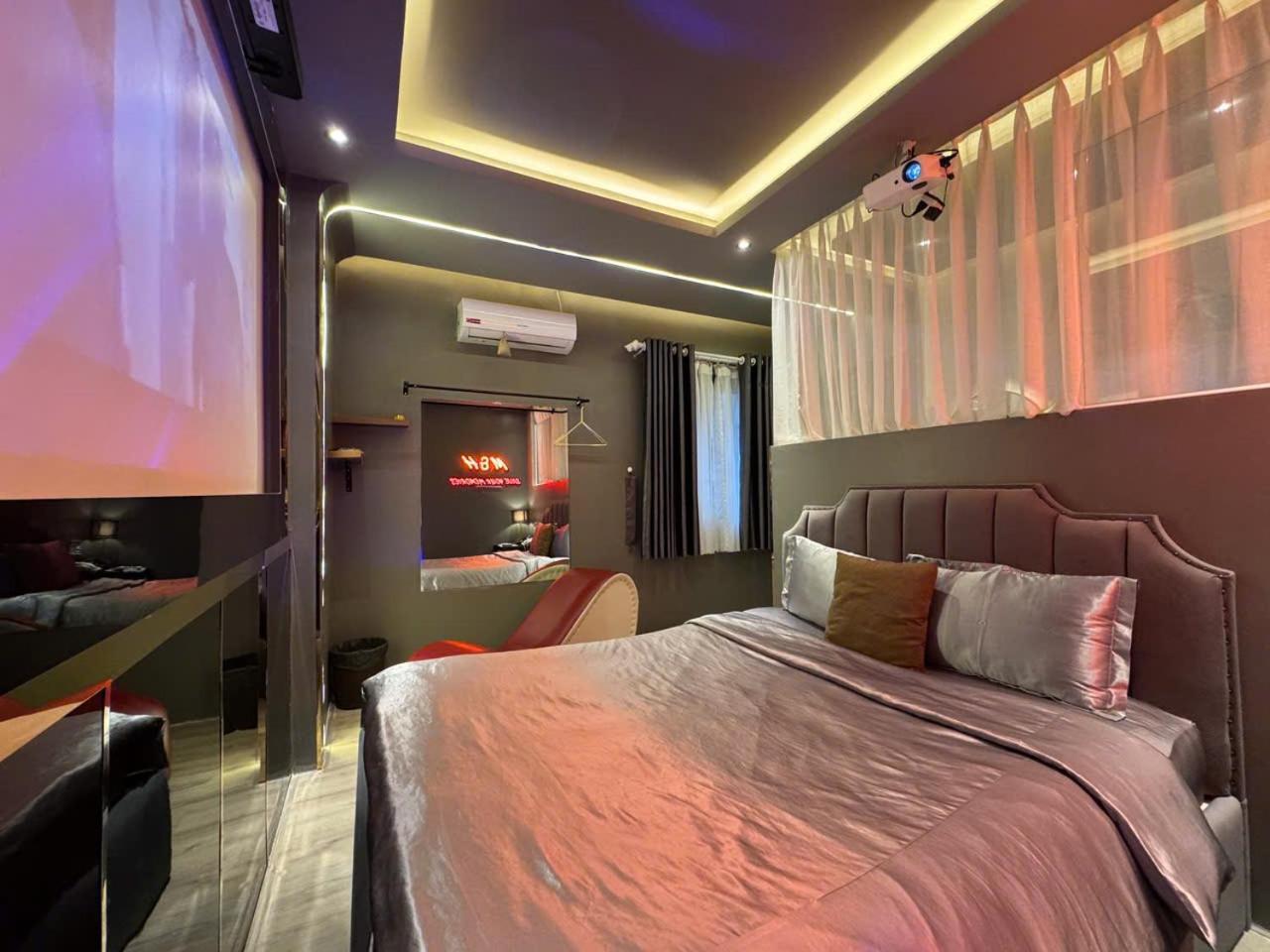M&H Cinema Hotel Ho Chi Minh-stad Buitenkant foto