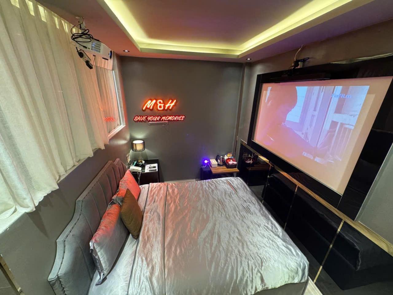 M&H Cinema Hotel Ho Chi Minh-stad Buitenkant foto