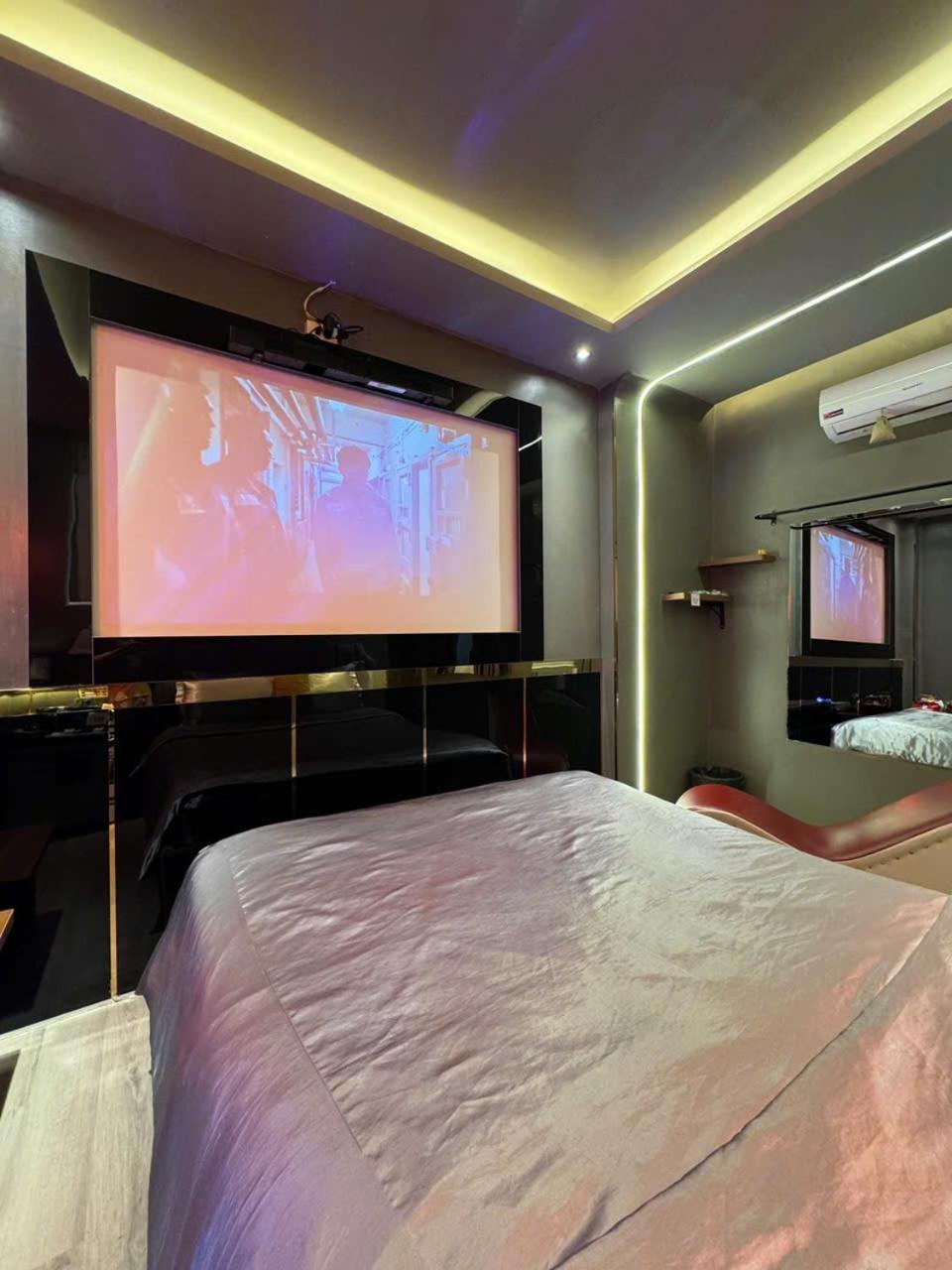 M&H Cinema Hotel Ho Chi Minh-stad Buitenkant foto