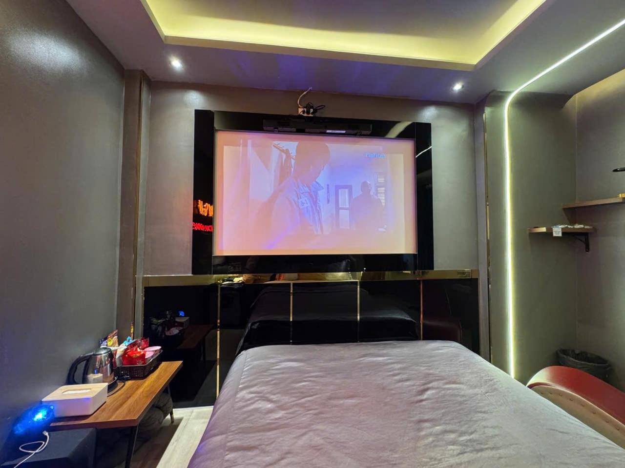 M&H Cinema Hotel Ho Chi Minh-stad Buitenkant foto