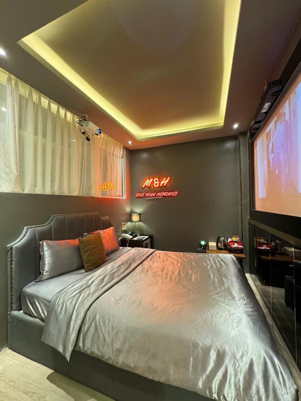 M&H Cinema Hotel Ho Chi Minh-stad Buitenkant foto