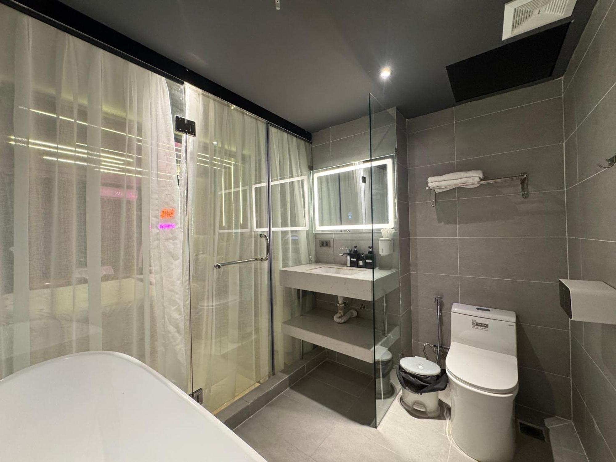 M&H Cinema Hotel Ho Chi Minh-stad Buitenkant foto